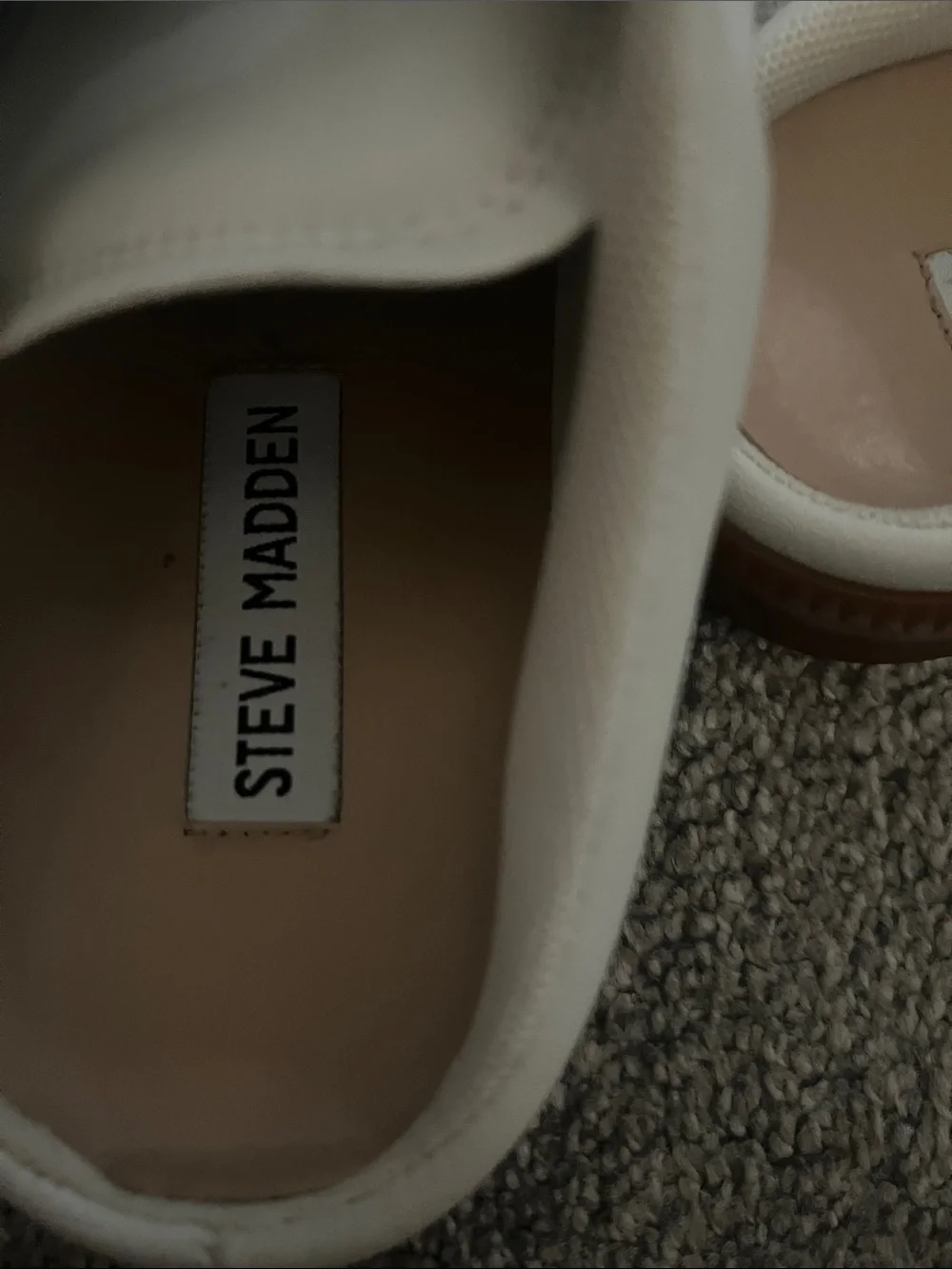Steve Madden Momentum White Suede Velcro Gum Sole Sneakers 7